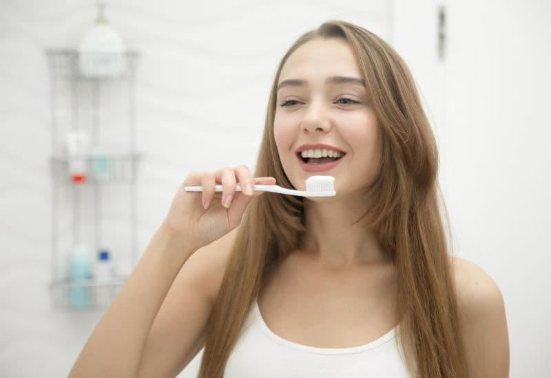 trồng răng số 7 có đau không
