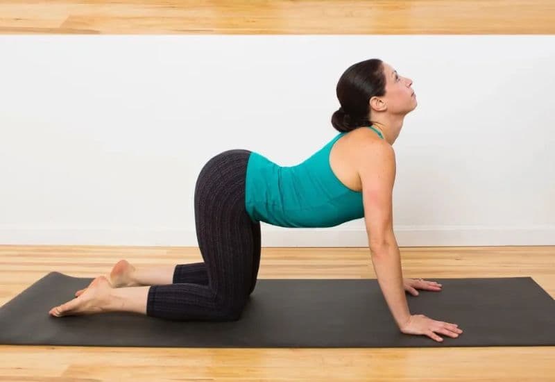 tư thế kéo giãn cột sống