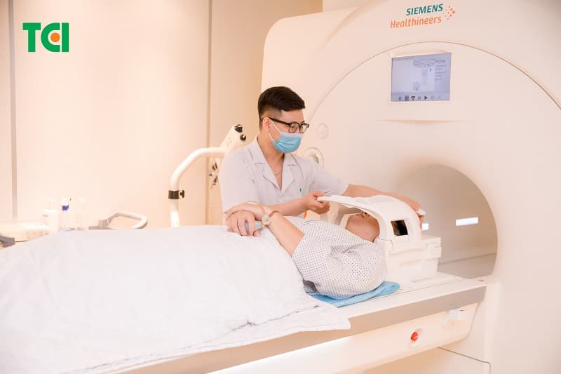 triệu chứng đau nửa đầu bên phải