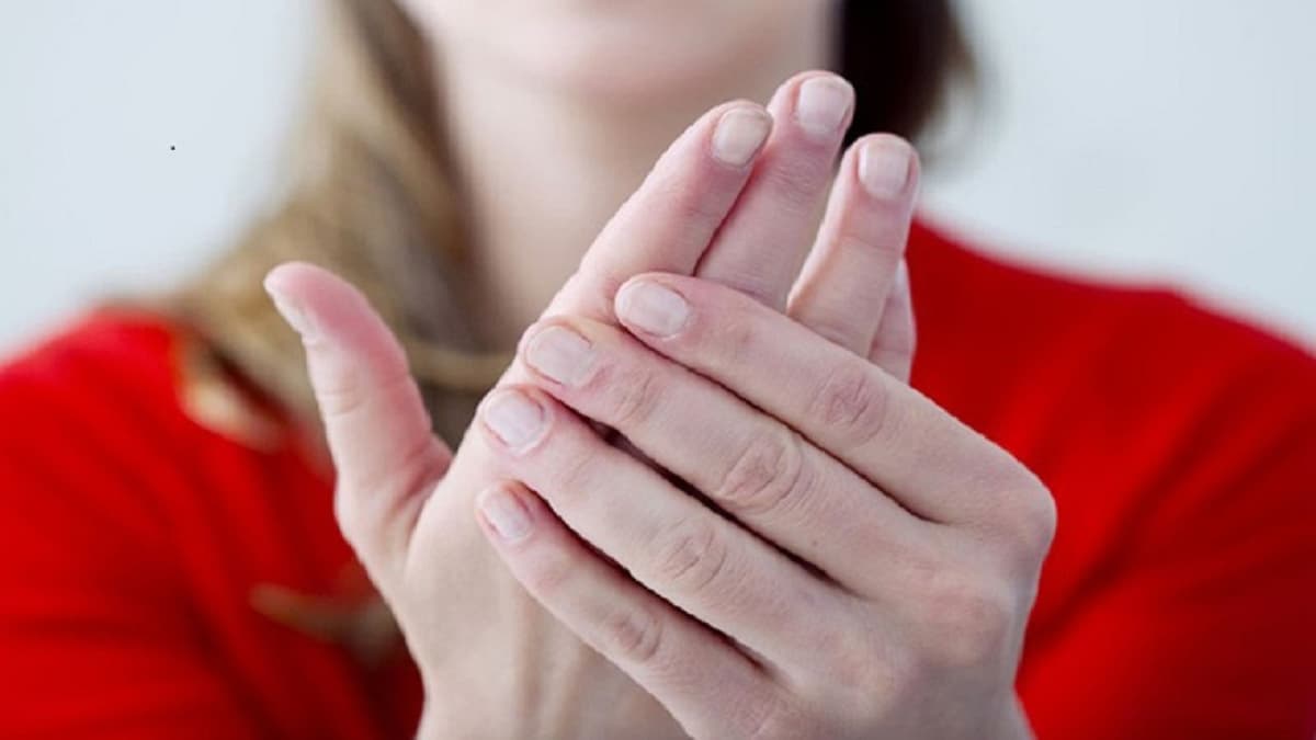 Bàn tay lạnh là dấu hiệu bệnh gì?