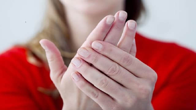 Bàn tay lạnh là dấu hiệu bệnh gì?