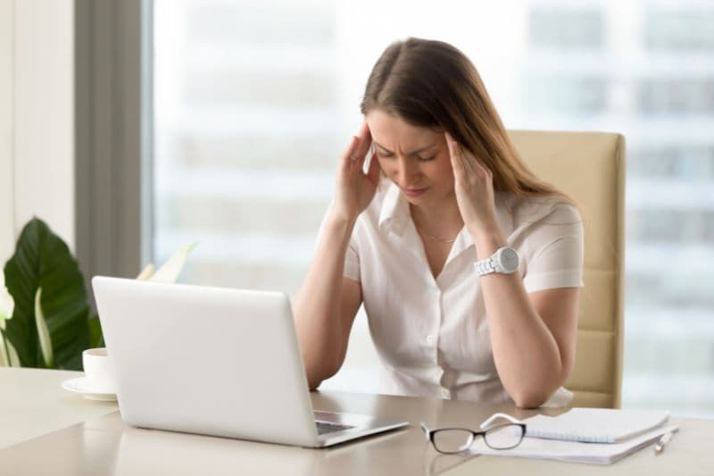 đau đầu âm ỉ và choáng váng