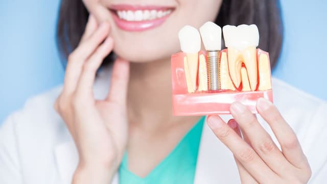 Cắm implant có được ăn thịt bò không?
