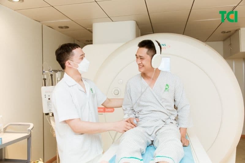 chụp mri não có cần nhịn ăn không