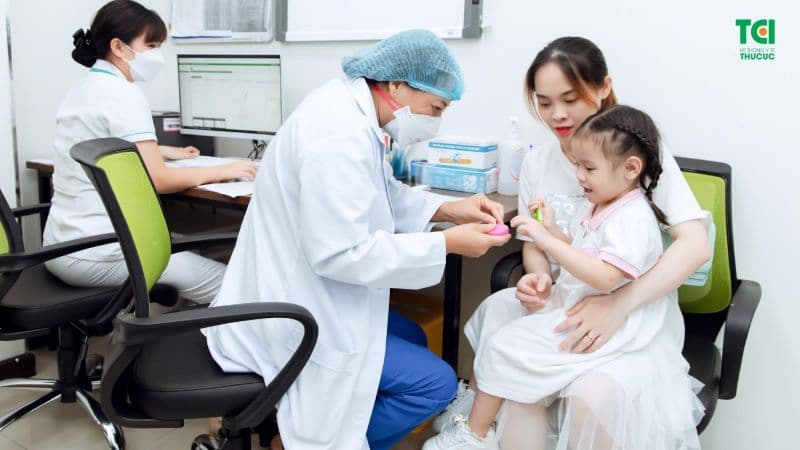 khám sức khỏe tổng quát cho bé