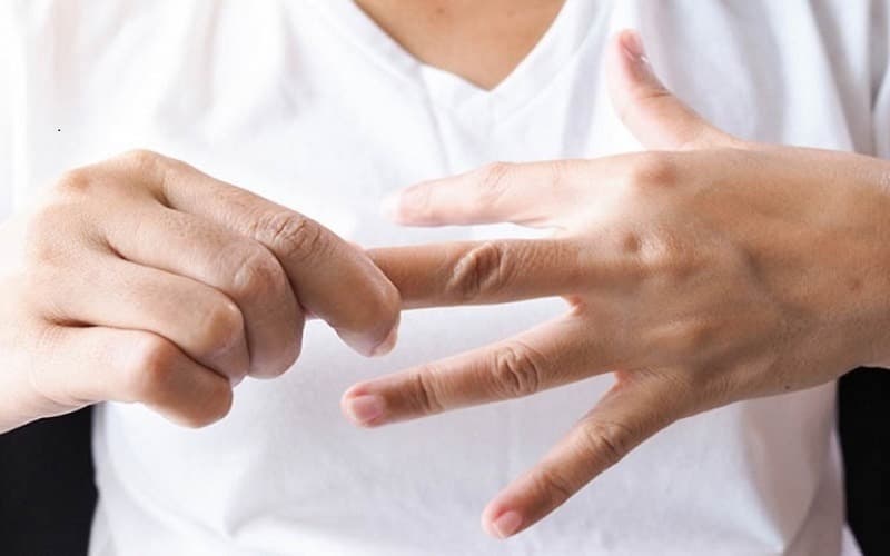 Tê ngón tay là dấu hiệu bệnh gì?