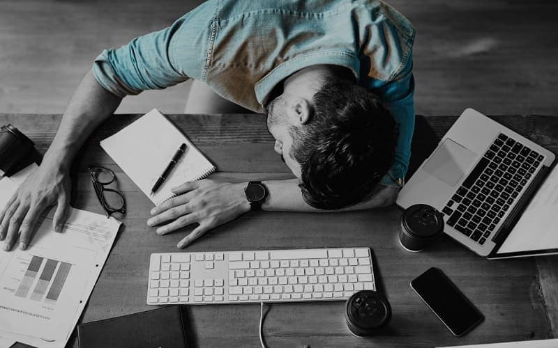 Làm ca đêm, thức khuya có bị suy thận không?