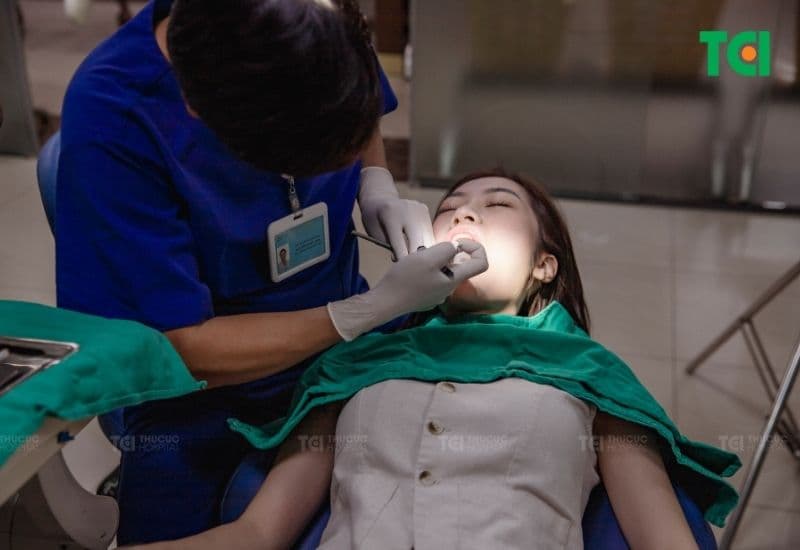 răng số 8 bị sâu có nên nhổ không