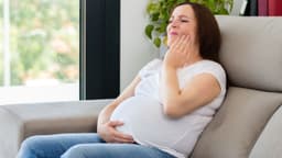 Bị sâu răng khi mang thai phải làm sao?