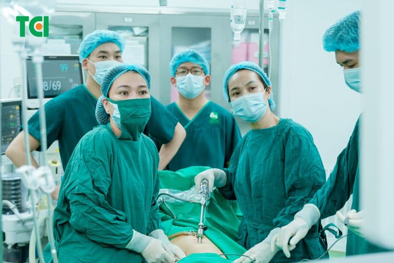 Thai ngoài tử cung mổ như thế nào?