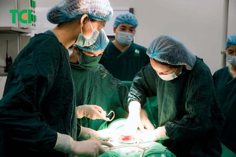 Thai ngoài tử cung mổ như thế nào?