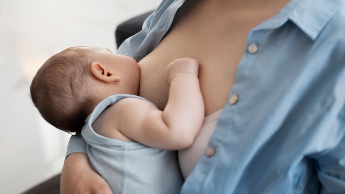 Đang cho con bú bị viêm phụ khoa, phải làm sao?