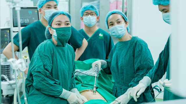 Thai ngoài tử cung mổ như thế nào?
