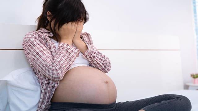 Vì sao dễ bị trầm cảm khi mang bầu?