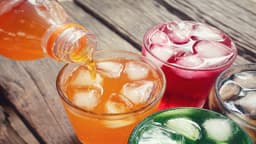 Uống nước ngọt nhiều có bị suy thận không?