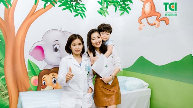 Mách mẹ TOP 3 bác sĩ nhi giỏi ở Nghĩa Đô: Khám kỹ, mát tay, tận tâm, uy tín