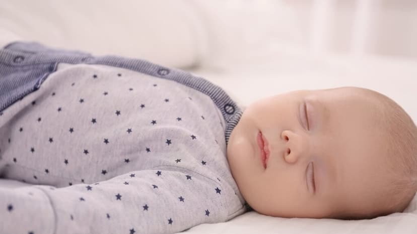 Bé 2 tháng tuổi ngủ bao nhiêu tiếng 1 ngày? Lịch ngủ phù hợp để trẻ phát triển khỏe mạnh