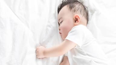 Bé 2 tháng tuổi ngủ ngáy có sao không? Ảnh hưởng đến hô hấp, giấc ngủ và sự phát triển