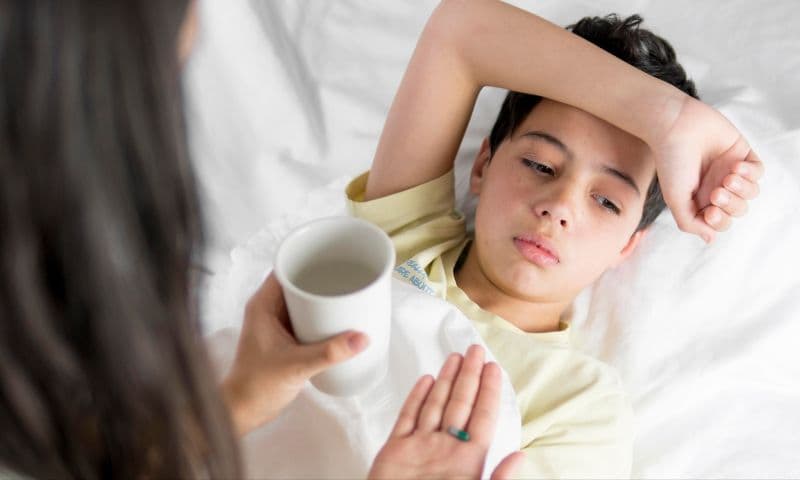bé bị viêm mũi dị ứng kéo dài