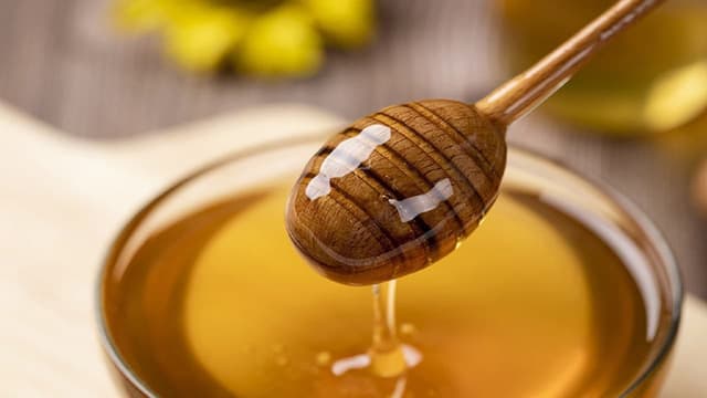 Chữa viêm mũi dị ứng bằng mật ong được không?