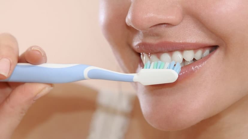 Có nên đánh răng 3 lần 1 ngày?