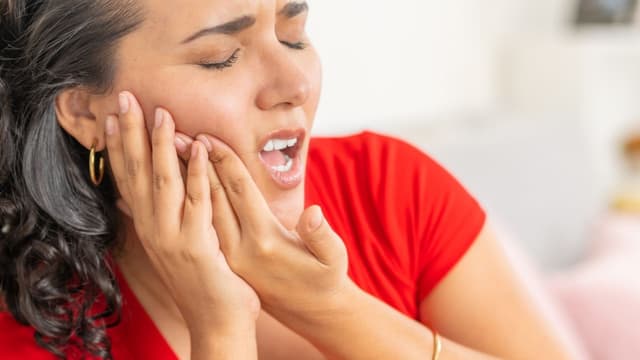 Bị buốt, ê răng nên làm gì?