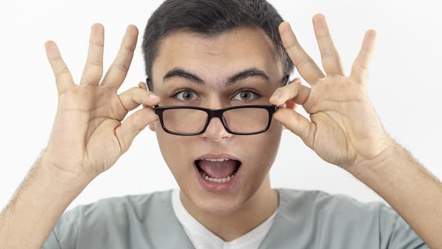 Nên đo và cắt kính mắt ở Nghĩa Đô tại địa chỉ nào?