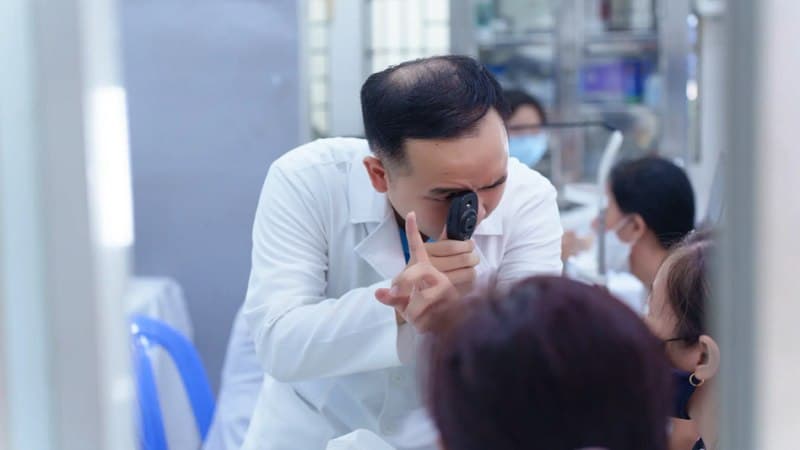 kính mắt ở Tây Mỗ
