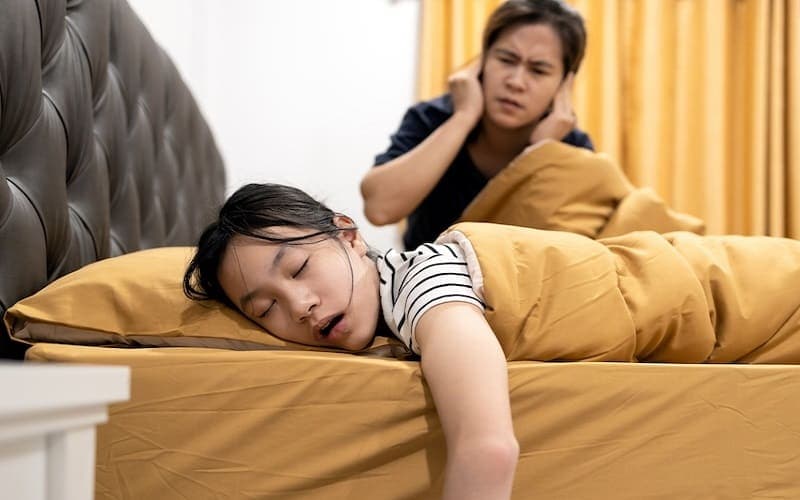 trẻ 6 tuổi ngủ ngáy có sao không