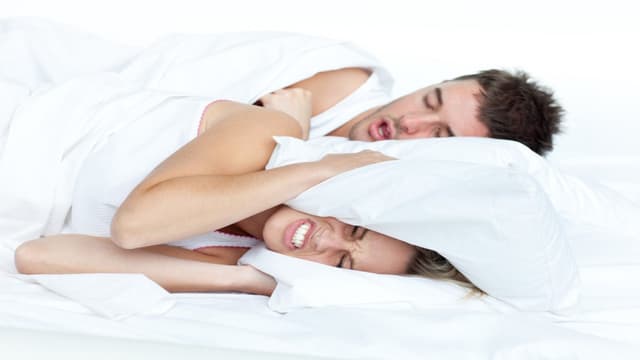 Ngủ ngáy là gì? Nguyên nhân, dấu hiệu bất thường và cách khắc phục