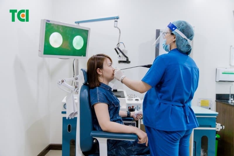dấu hiệu ung thư vòm họng nữ