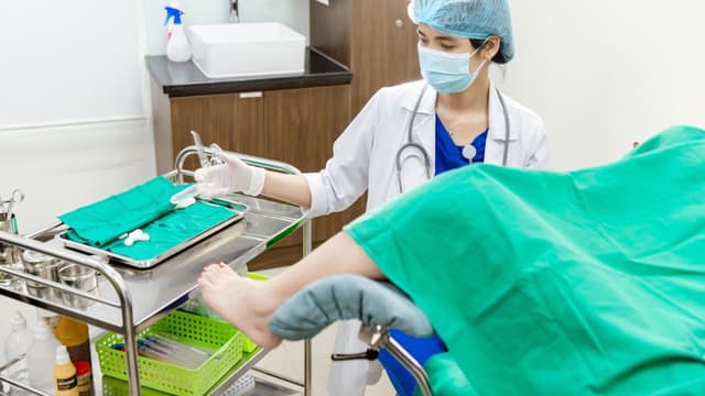 Viêm nội mạc cổ tử cung là gì? Nguyên nhân, triệu chứng