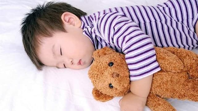 Trẻ 2 tuổi ngủ bao nhiêu tiếng 1 ngày? Dấu hiệu ngủ đủ  