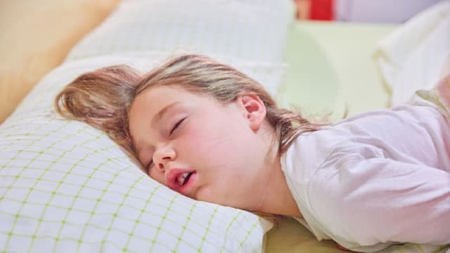 Trẻ em ngủ ngáy là bệnh gì? Nguyên nhân, mức độ nguy hiểm và cách cải thiện