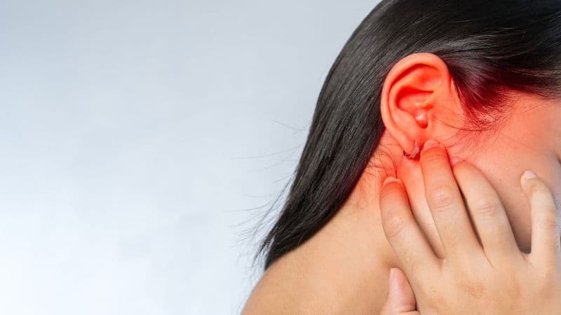 Rối loạn thông khí vòi nhĩ có thể gây ứ dịch tai giữa, đau tai, giảm thính lực hoặc viêm tai giữa tái phát. 