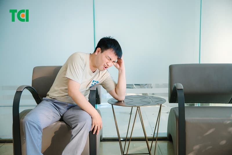 Đau đầu kéo dài có thể là đau đầu nguyên phát như đau đầu căng thẳng, đau nửa đầu hoặc đau đầu thứ phát do một bệnh lý khác gây ra