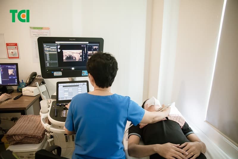 Trước khi khám, nên ngủ đủ giấc, hạn chế rượu bia, không vận động quá sức và tuân thủ yêu cầu nhịn ăn nếu có