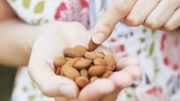 Ăn hạt hạnh nhân có tốt cho bà bầu không: Lợi ích và cách dùng đúng