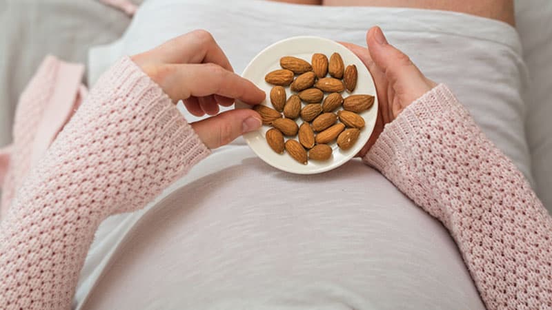 Bà bầu ăn hạt hạnh nhân vào tháng thứ mấy là băn khoăn của nhiều người