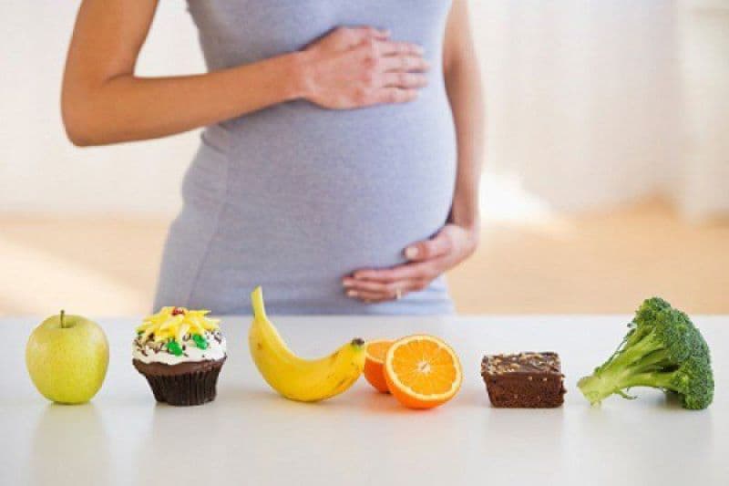 Khi xây dựng thực đơn cho bà bầu ốm nghén 3 tháng đầu, mục tiêu không phải là cố ăn thật nhiều mà là lựa chọn thực phẩm dễ dung nạp.