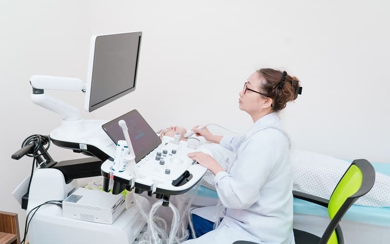 Khi tìm bác sĩ chẩn đoán hình ảnh, nên xem xét đồng thời chuyên môn, kỹ thuật thực hiện và điều kiện nơi bác sĩ làm việc