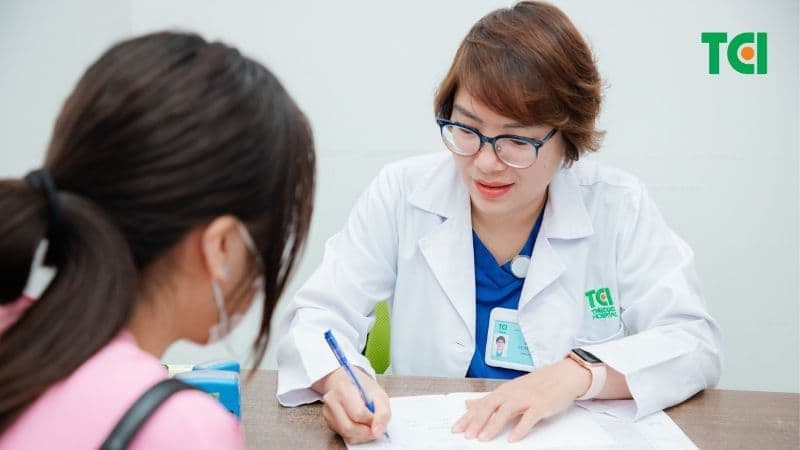 Một bác sĩ giỏi chữa viêm âm hộ sẽ không chỉ dựa vào biểu hiện ngứa, rát hay khí hư để kết luận bệnh