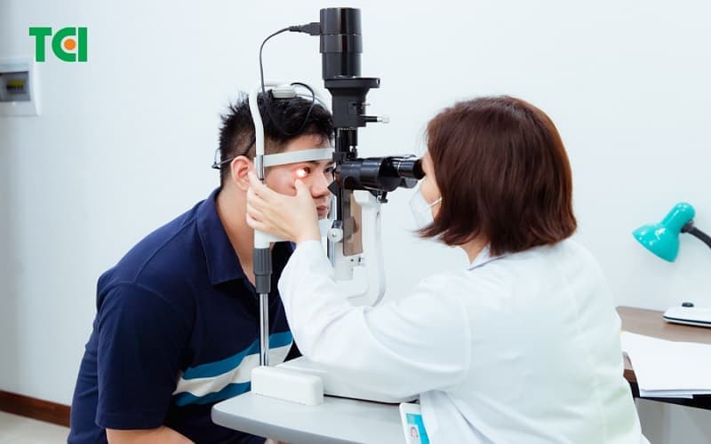Chủ động khám mắt giúp theo dõi thị lực ở nhóm có nguy cơ cao 