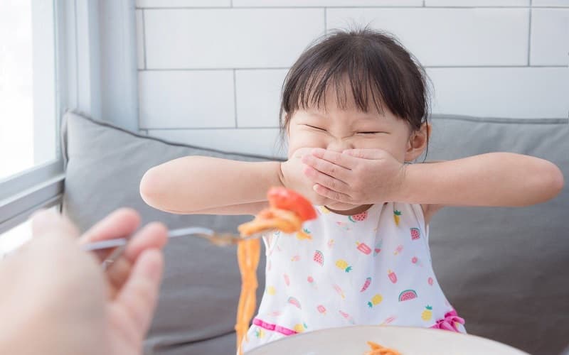 Nên thăm khám sớm nếu trẻ xuất hiện tình trạng biếng ăn và chậm tăng cân
