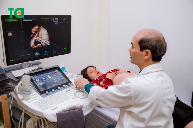 Bác sĩ Sản phụ khoa là chuyên gia phụ trách chăm sóc sức khỏe sinh sản, sức khỏe tình dục và theo dõi thai kỳ cho phụ nữ ở nhiều giai đoạn khác nhau