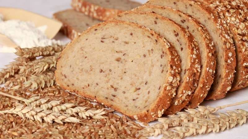 Bánh mì nguyên cám cho bà bầu thường chứa nhiều chất xơ hơn bánh mì làm từ bột mì tinh chế