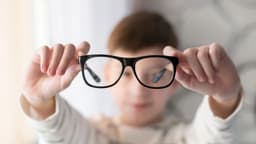 Bất đồng khúc xạ: Nguyên nhân và điều trị
