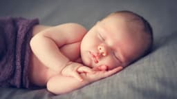 Bé 4 tháng ngủ ngày mấy tiếng? Cách phân bổ giấc ngày, giấc đêm hợp lý