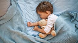 Bé 7 tháng ngủ bao nhiêu tiếng 1 ngày? Lịch ngủ phù hợp để trẻ phát triển khỏe mạnh