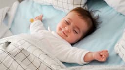 Bé 9 tháng ngủ bao nhiêu tiếng 1 ngày? Bao nhiêu là đủ theo khuyến nghị từng độ tuổi?